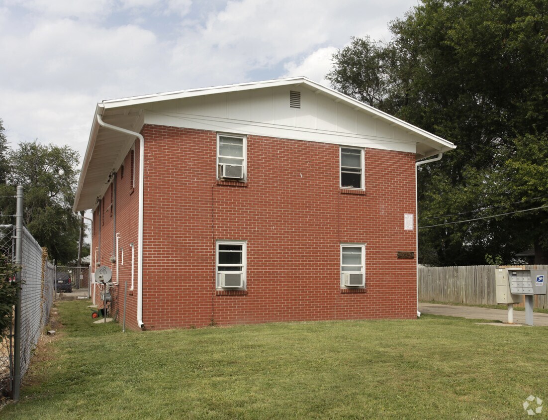 Building Photo - 4820 Benton St