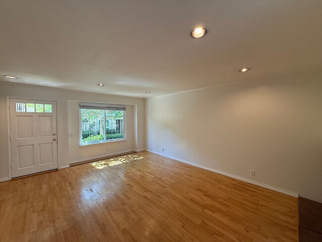 Foto del edificio - Beautiful 2B/2.5BA Townhouse in Carmel Val...