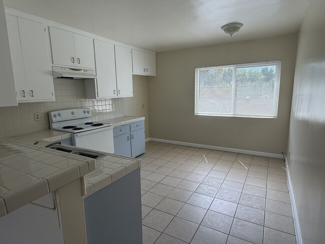 Building Photo - 4433 W 159th St