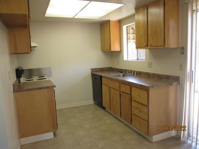 Building Photo - 3140