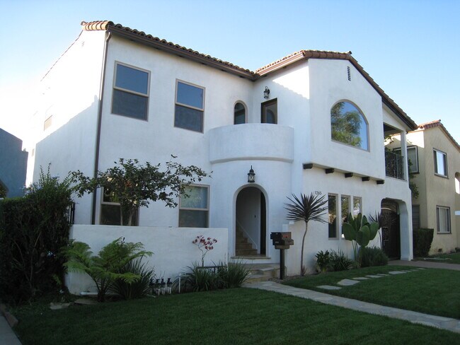 Building Photo - 1267 S Cloverdale Ave