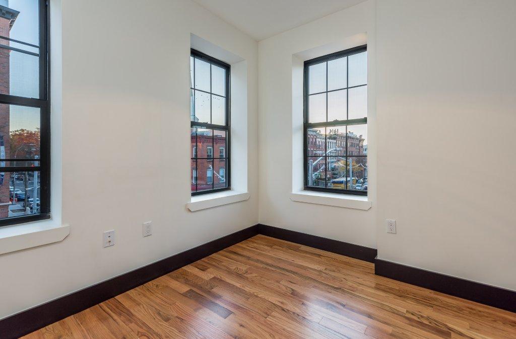 Primary Photo - 773 Grand St
