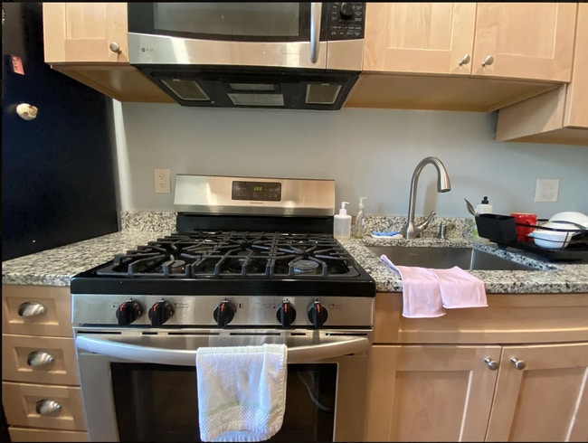 Building Photo - 1699 Cambridge St