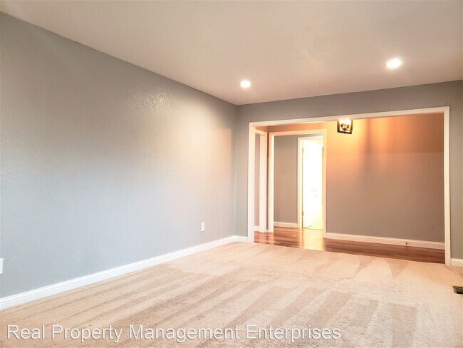 Building Photo - 3 br, 2 bath House - 12112 Western View Dr