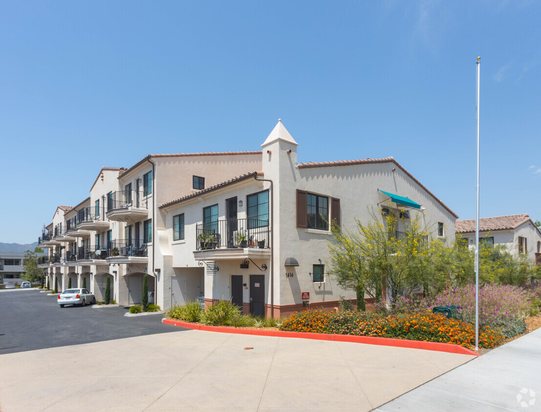 Primary - Vista Grande Court