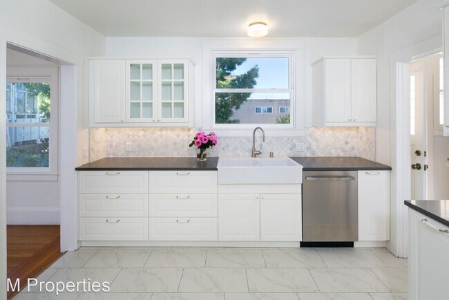 Building Photo - 1 br, 1 bath House - 42 Guttenberg Street