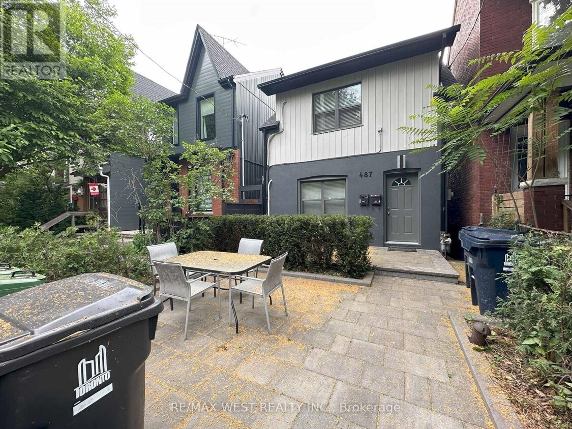 Primary Photo - 487 CLINTON St
