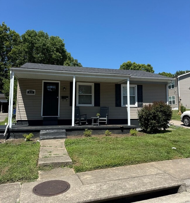 Building Photo - 621 Golfview Dr