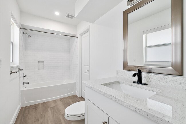 Building Photo - 9160 W Highland Pines Blvd