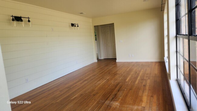 Foto del edificio - 5012 Park St