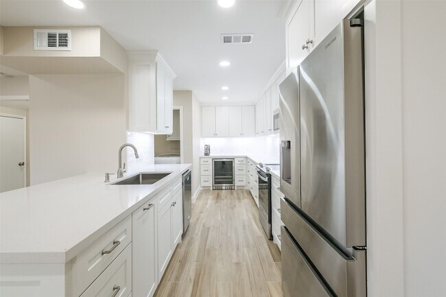 Foto del edificio - 14141 Misty Meadow Ln