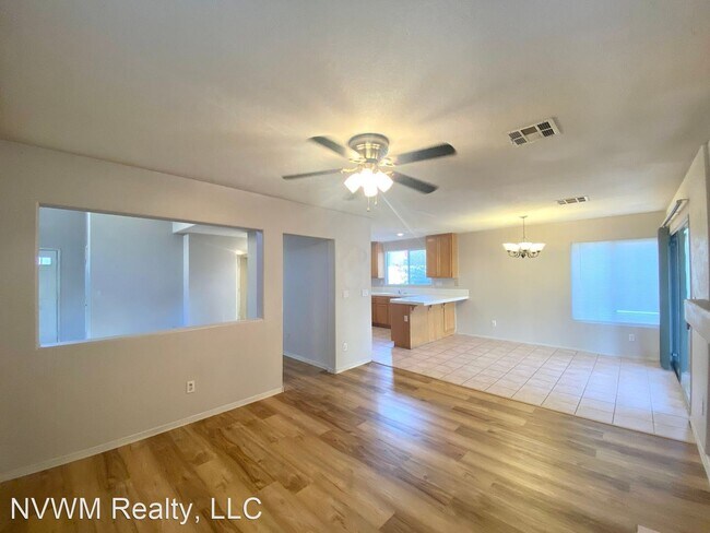 Building Photo - 3 br, 2.5 bath House - 1850 Box Spring Ave