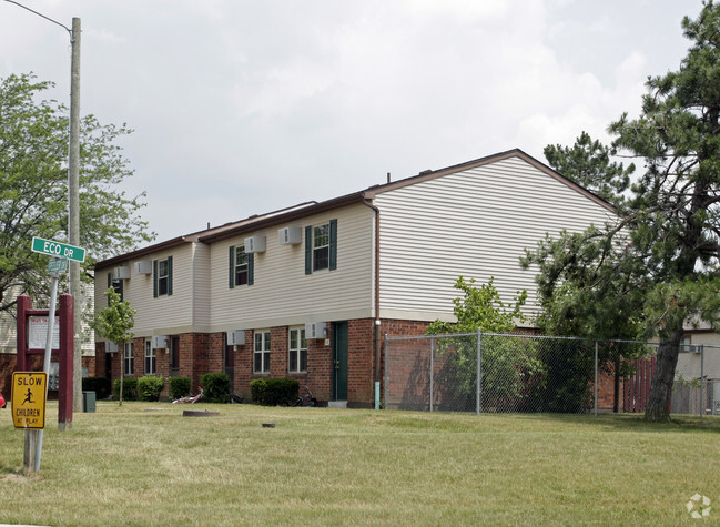 Foto del edificio - Fostoria Townhomes/Eco Village