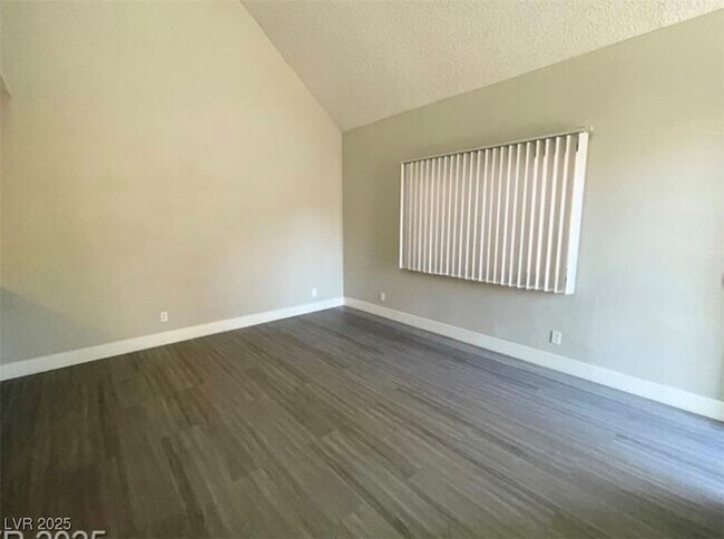 Foto del edificio - 5187 Garden Ln