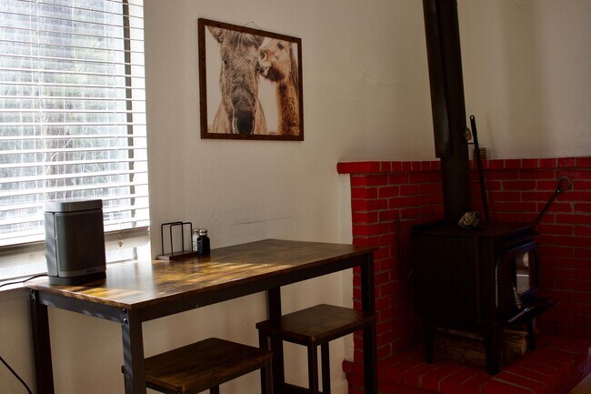 Foto del edificio - Charming 2 Bedroom, 1 Bath Private Single-...