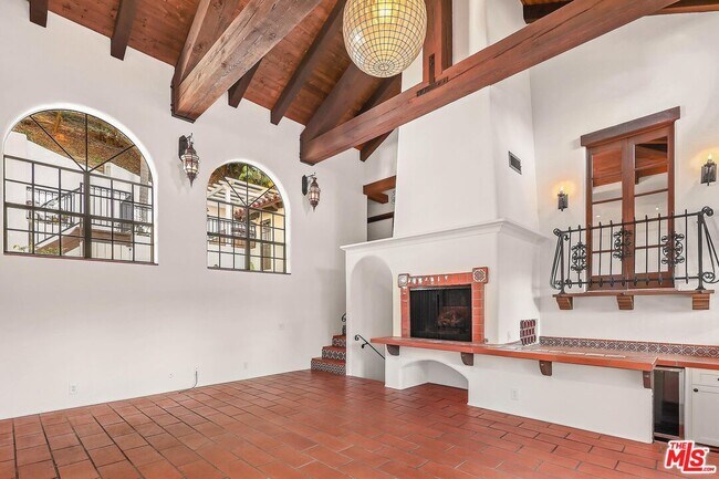 Foto del edificio - 12310 Laurel Terrace Dr