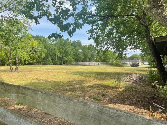 Foto del edificio - 5710 Patridge Dr