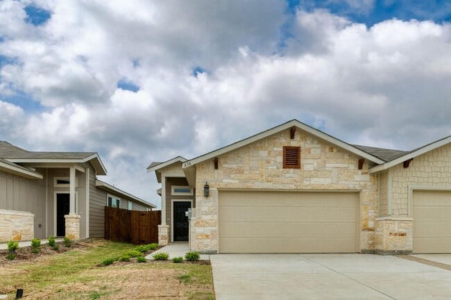 Building Photo - GORGEOUS 3 BEDROOM DUPLEX LOCATED IN MIDLOTHIAN ISD!