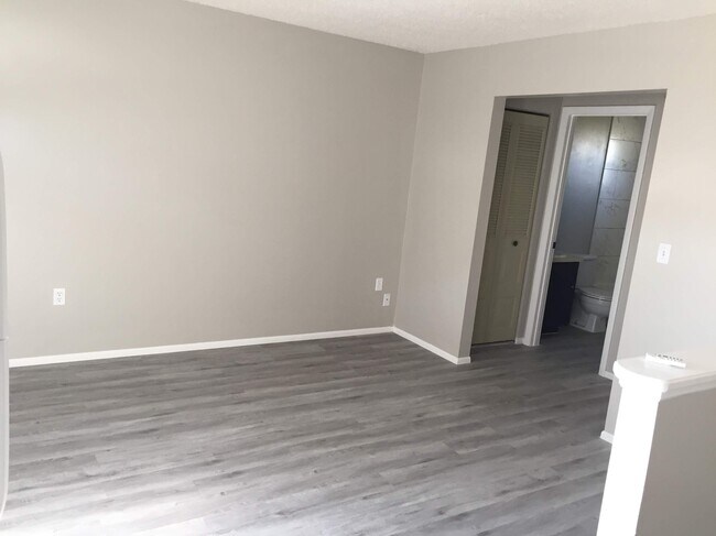 Building Photo - 5413 satsuma dr