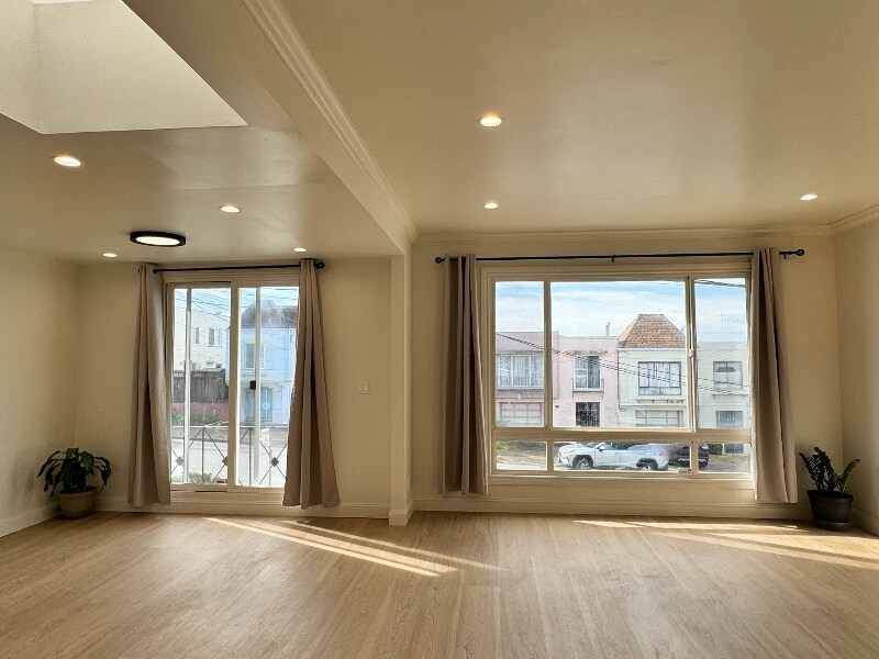 Foto principal - 2626 Moraga St