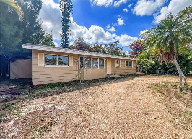 Foto del edificio - 7300 Barragan Rd