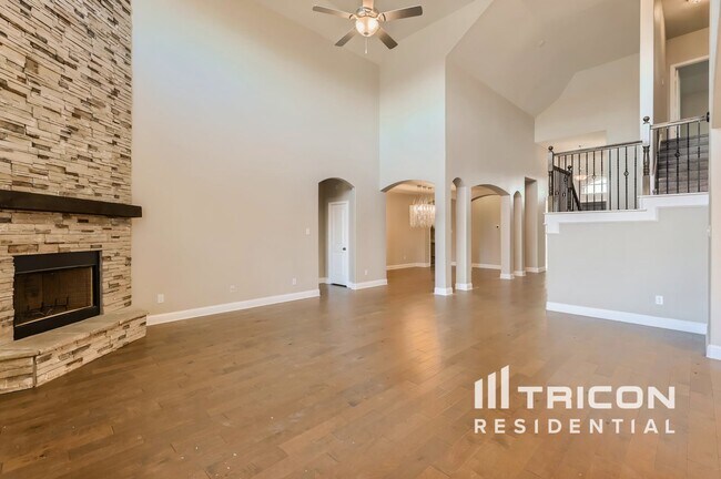 Foto del edificio - 319 S Hill Dr