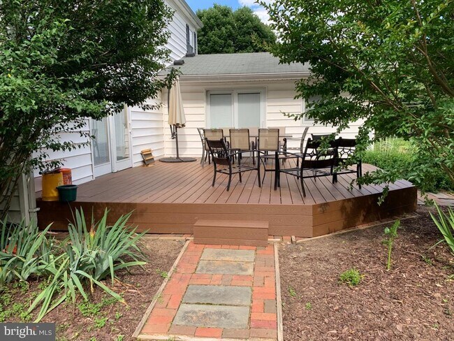 Building Photo - 2 Lopa Ct