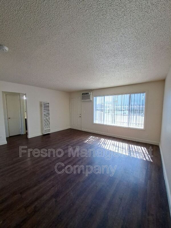 Building Photo - 441 S Dearing Ave
