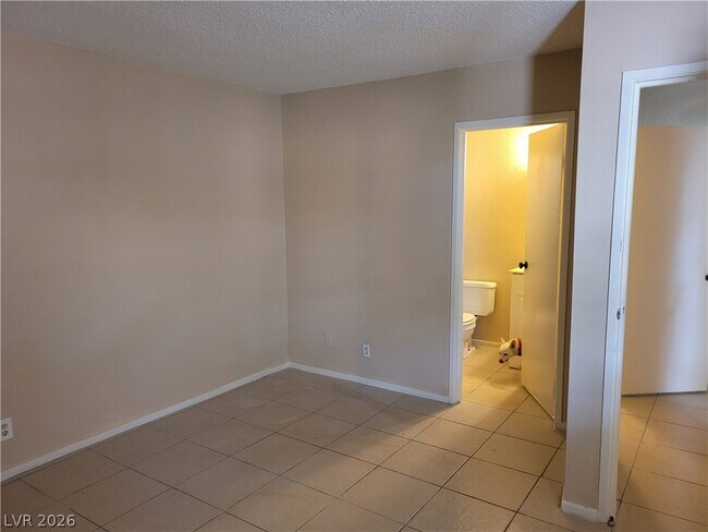 Foto del edificio - 429 N Lamb Blvd