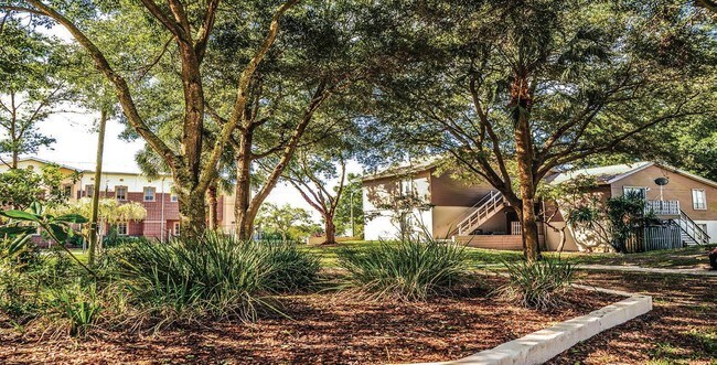 Foto principal - Park Village Apartments