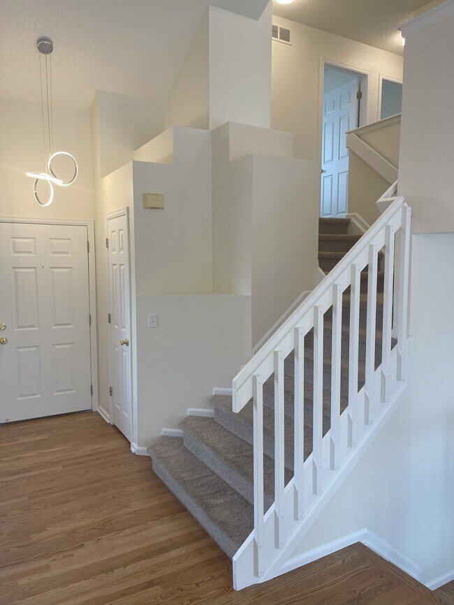 Foto del edificio - 9942 Sydney Ln