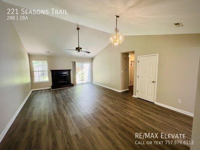 Building Photo - 221 Seasons Trail