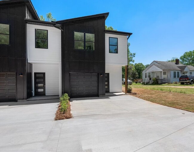 Building Photo - 307 Donaldson Rd