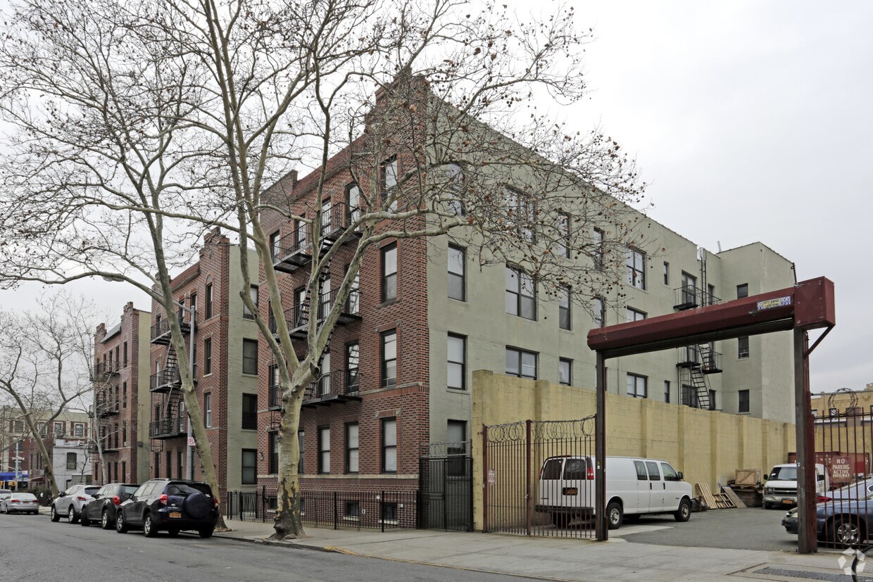 Building Photo - 2446 44th St