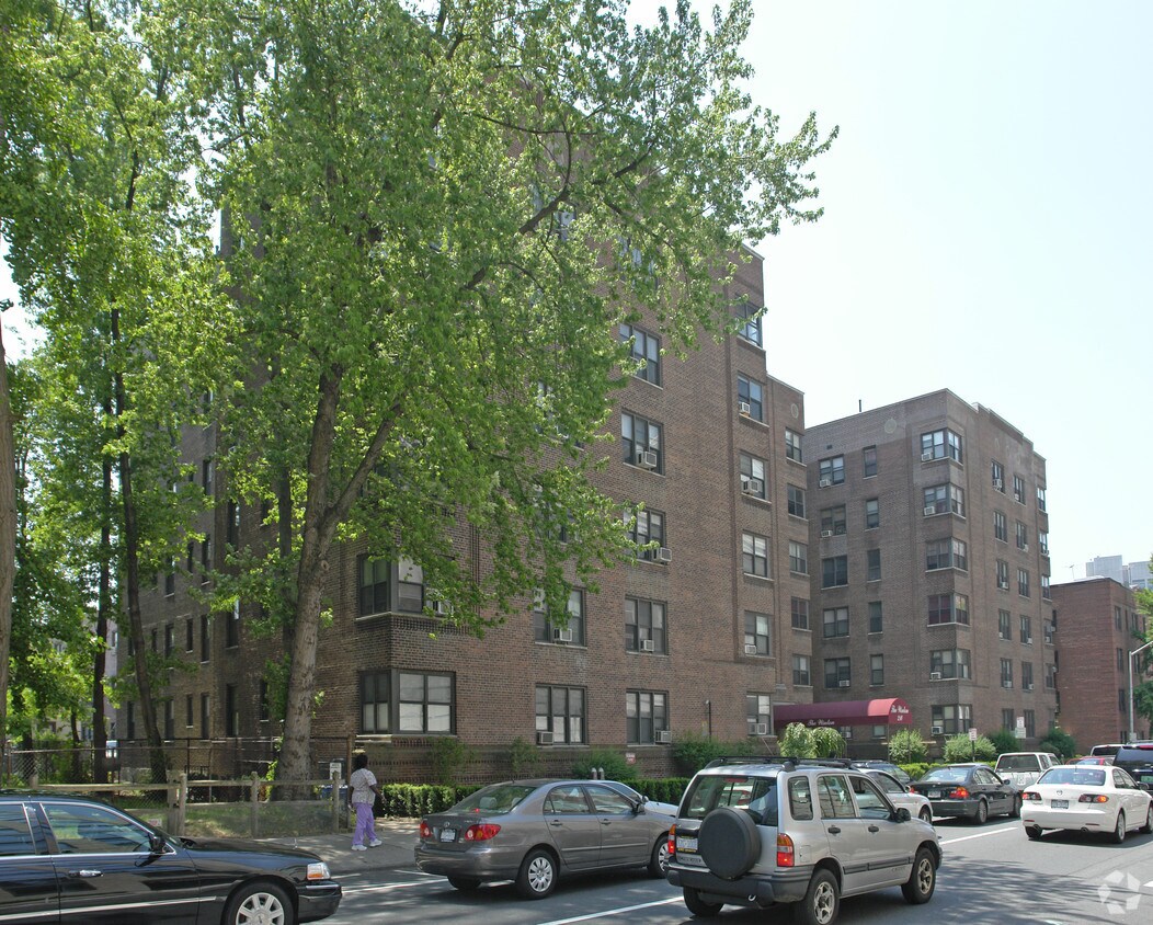 210 Martine Ave, White Plains, NY 10601 Apartments White Plains, NY