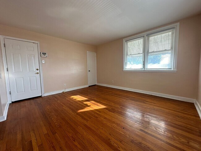 Foto del edificio - 517 E Tabor Rd