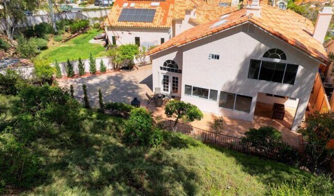 Building Photo - Beautiful 4Br/2.5Ba Home With Private Yard...