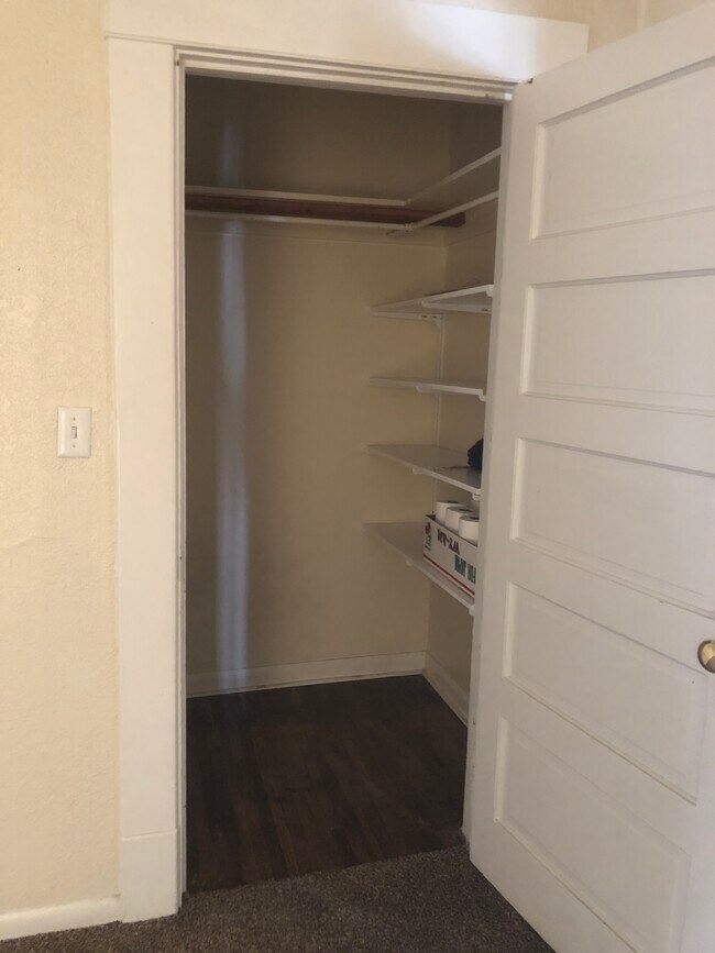 Foto del edificio - 1226 E 12th St