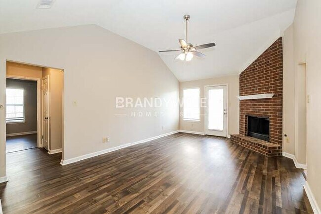 Foto del edificio - 8077 Sandywood Ln