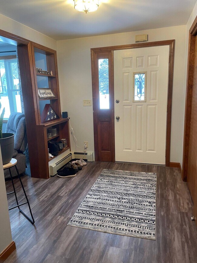 Building Photo - 273 Pond Rd