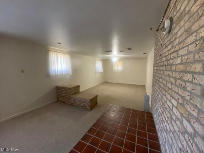 Foto del edificio - 771 E Park Ave