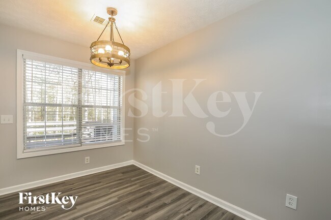 Foto del edificio - 723 Ridgetop Rd