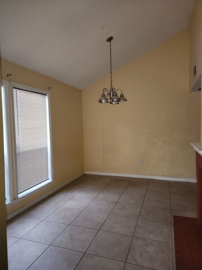 Foto del edificio - Stunning 2 bedroom, 2 bath Townhouse