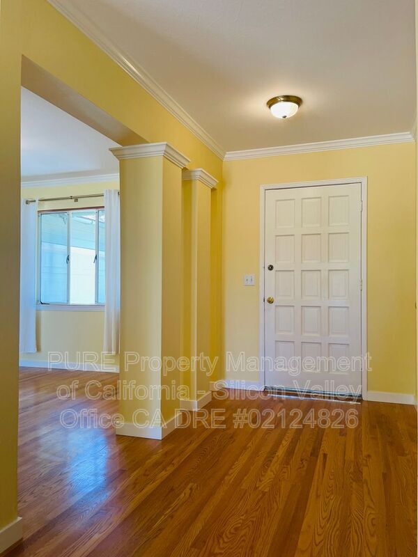 Building Photo - 1449 Topar Ave