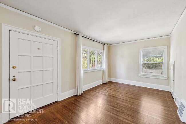Building Photo - Idyllic Upper Rockridge Home