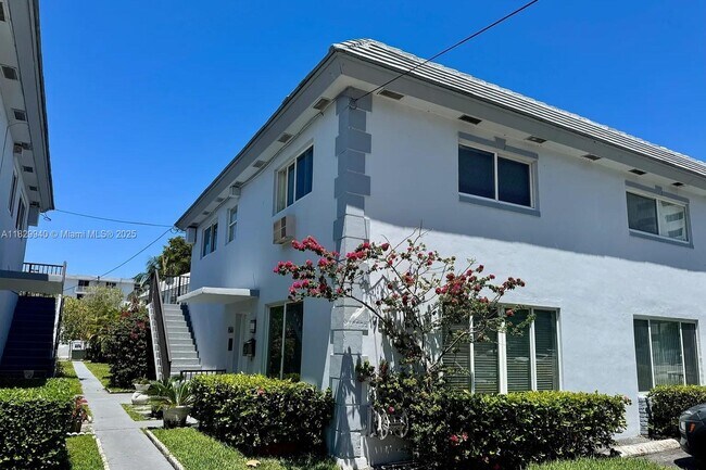 Foto del edificio - 7516 E Treasure Dr