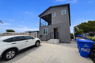 Building Photo - 5317-5319 W Falls View Dr