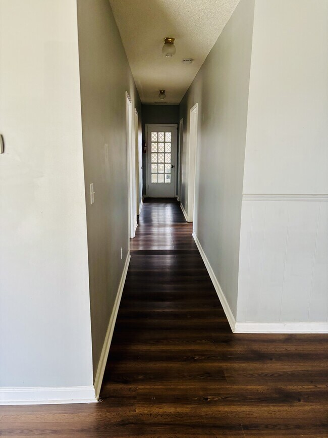 Foto del edificio - 645 Dawson Rd