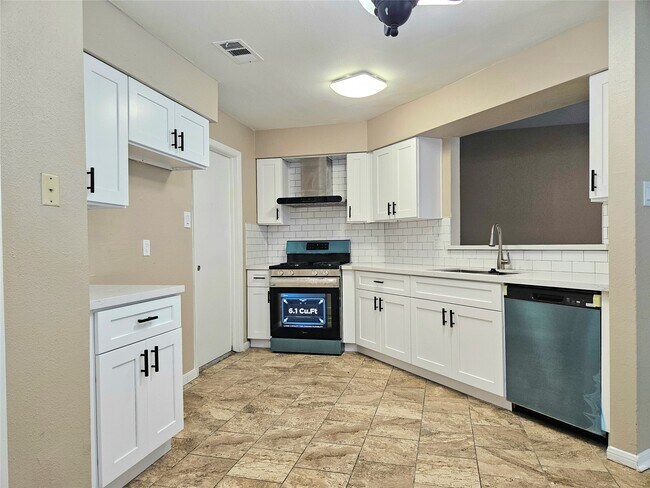 Building Photo - 4231 Southchase Ln