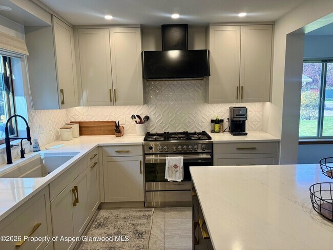Building Photo - 241 Deer Run